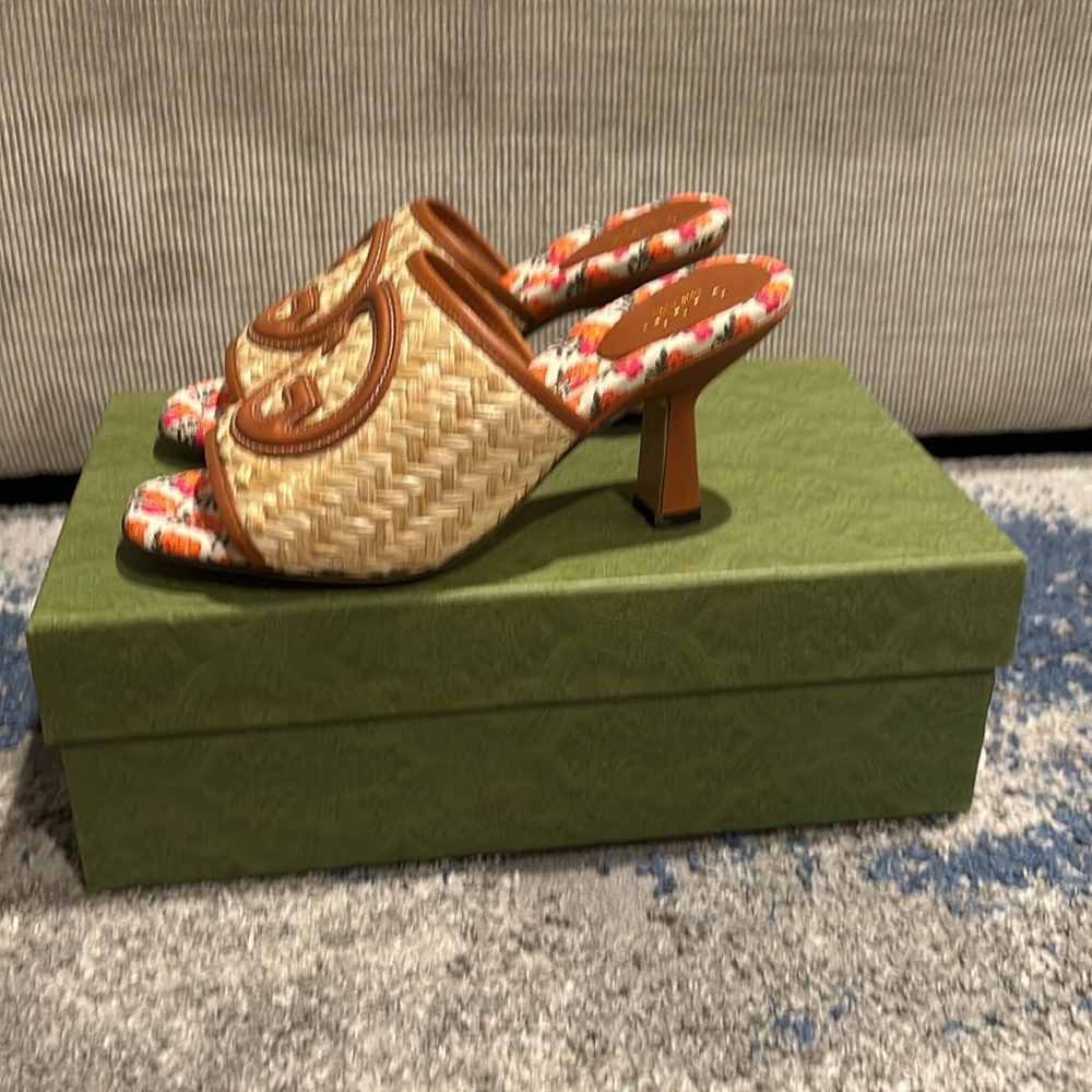 Brand new women’s Gucci heels - Picture 2 of 5